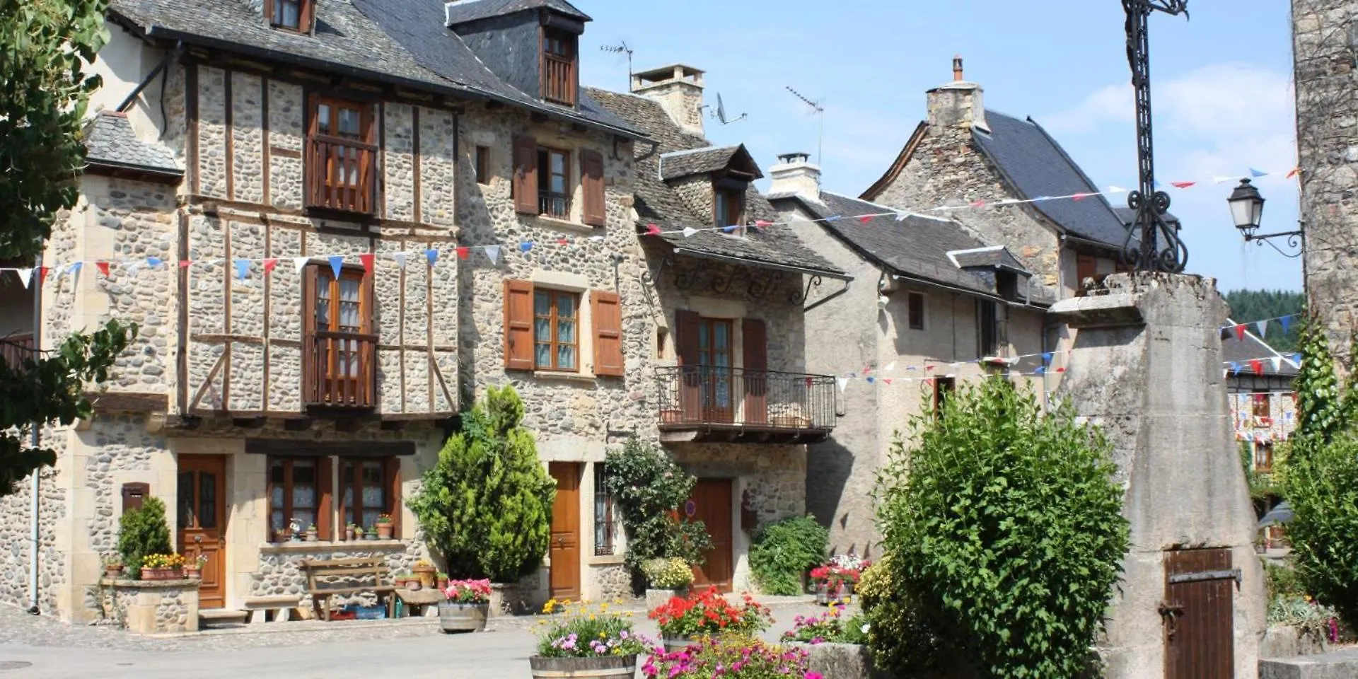 Jolie Maison Deux Chambres Et Canape-Lit #Au Coeur Du Village# Sainte-Eulalie-d'Olt France