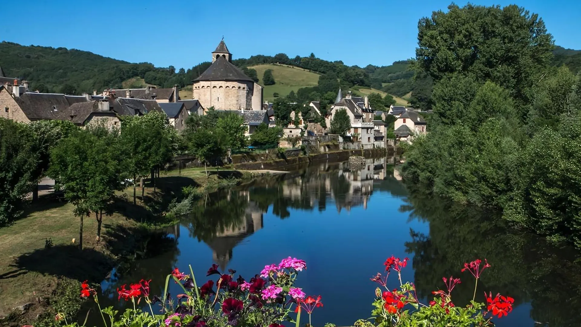 Jolie Maison Deux Chambres Et Canape-Lit #Au Coeur Du Village# Sainte-Eulalie-d'Olt Holiday home