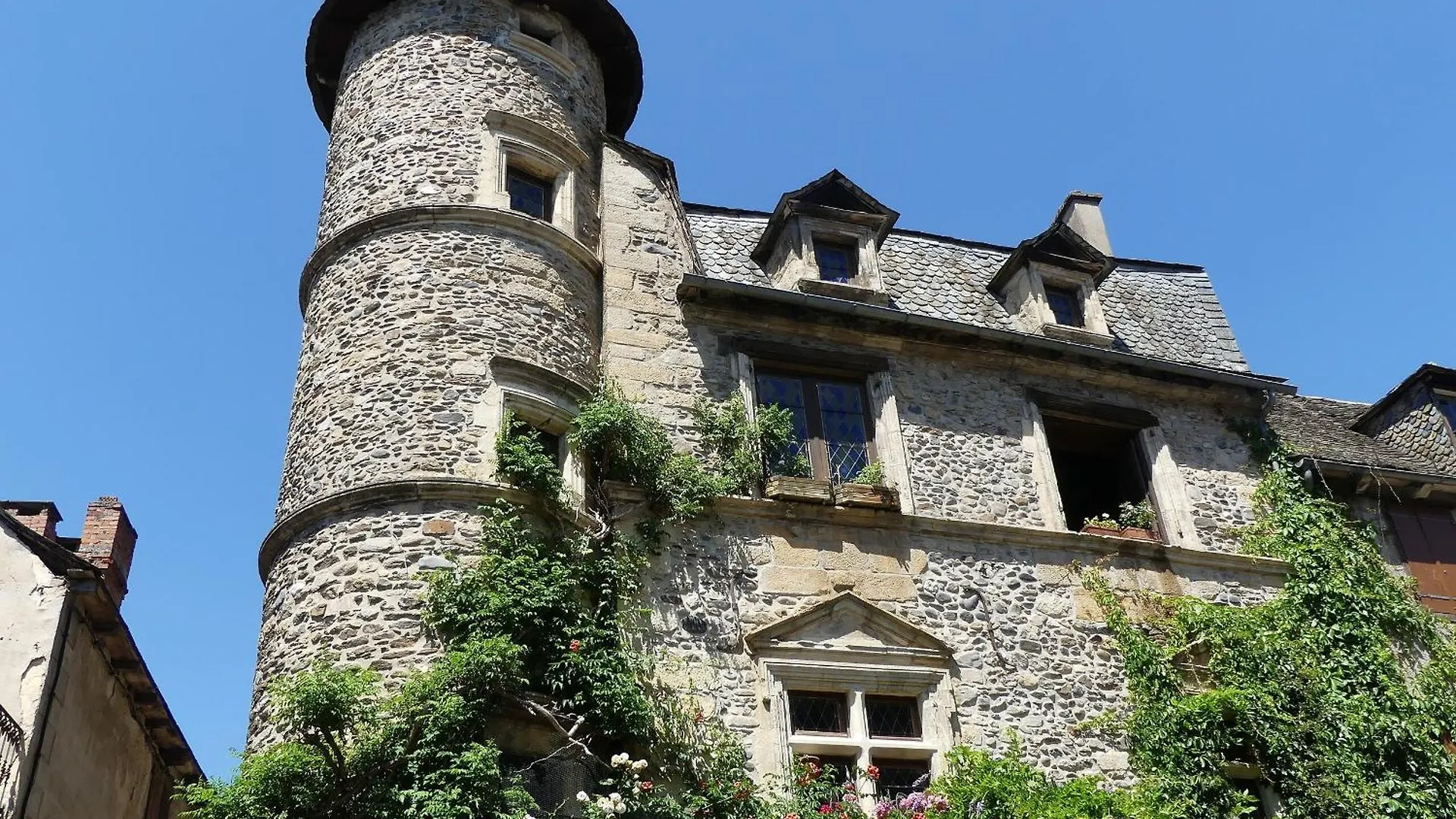 Holiday home Jolie Maison Deux Chambres Et Canape-Lit #Au Coeur Du Village# Sainte-Eulalie-d'Olt